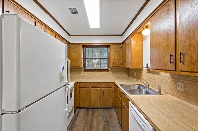 1726 Neal Street, Navasota, TX 77868