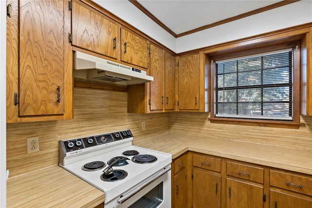 1726 Neal Street, Navasota, TX 77868