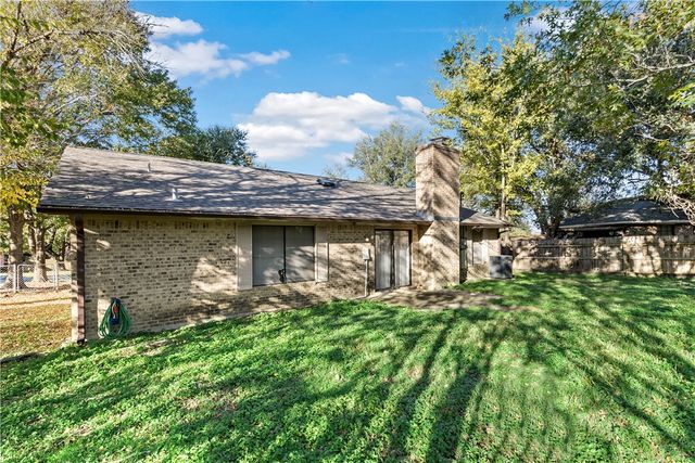 1726 Neal Street, Navasota, TX 77868