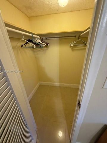319 NE 14th Ave 607, Hallandale Beach, FL 33009