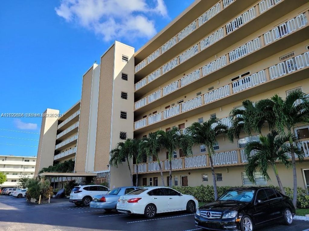 319 NE 14th Ave 607, Hallandale Beach, FL 33009
