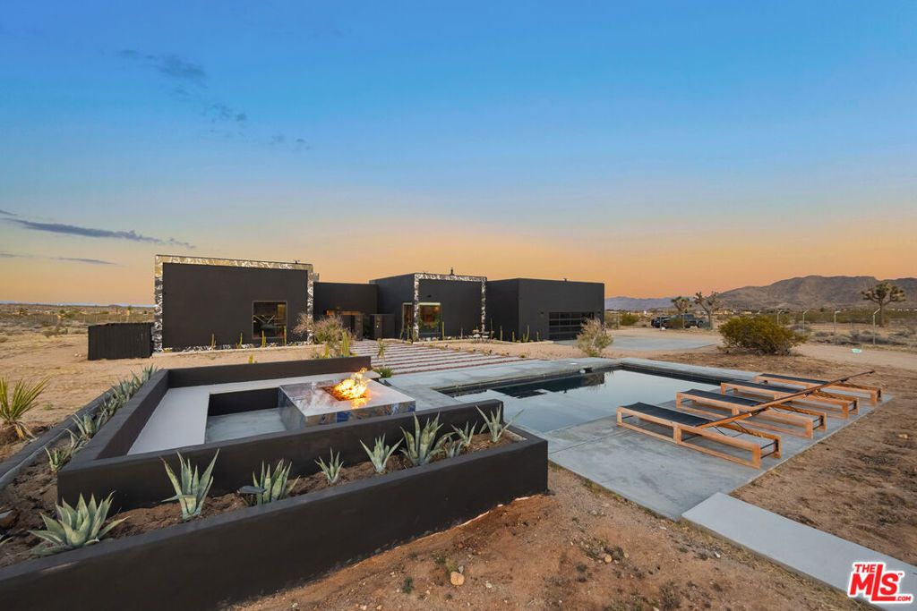 Image 2 of property listing at 60376 Tacoma Court, Joshua Tree, CA 92252