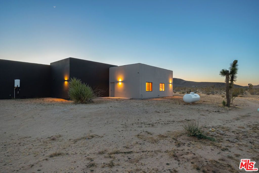 Image 49 of property listing at 60376 Tacoma Court, Joshua Tree, CA 92252