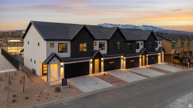 2812 E CORRAL HOLLOW DR, Washington, UT 84780
