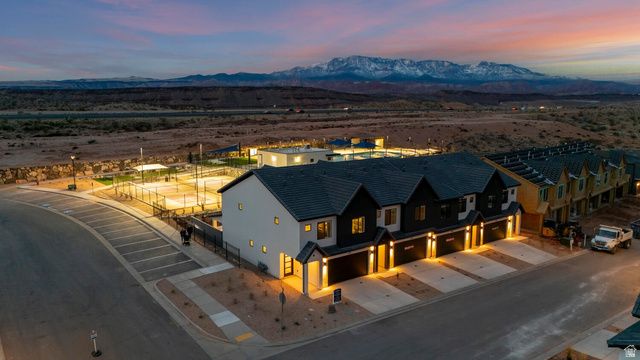 2812 E CORRAL HOLLOW DR, Washington, UT 84780