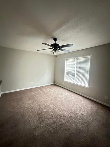 2111 ROCK RIDGE RD, Memphis, TN 38134