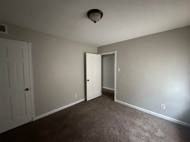 2111 ROCK RIDGE RD, Memphis, TN 38134