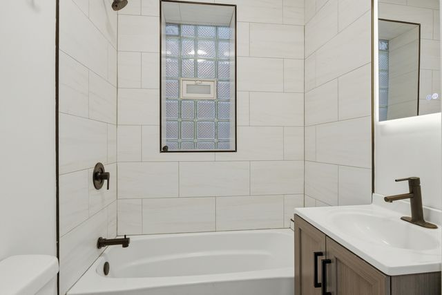 4444 S Campbell Avenue, Chicago, IL 60632