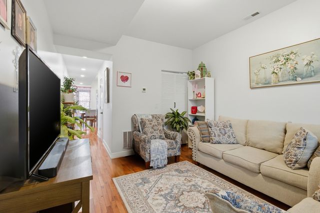 4444 S Campbell Avenue, Chicago, IL 60632