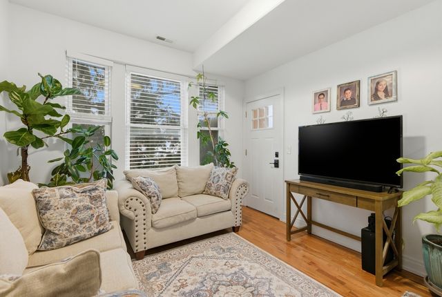 4444 S Campbell Avenue, Chicago, IL 60632