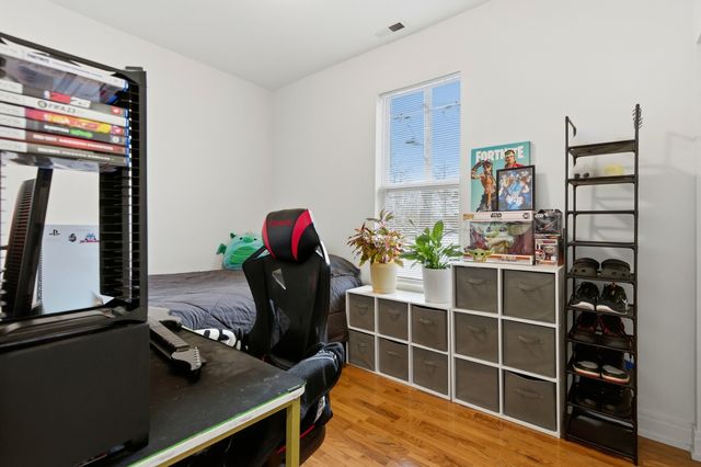 4444 S Campbell Avenue, Chicago, IL 60632