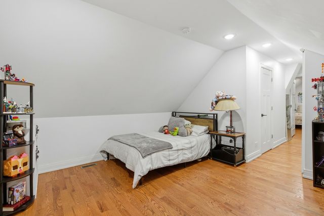 4444 S Campbell Avenue, Chicago, IL 60632