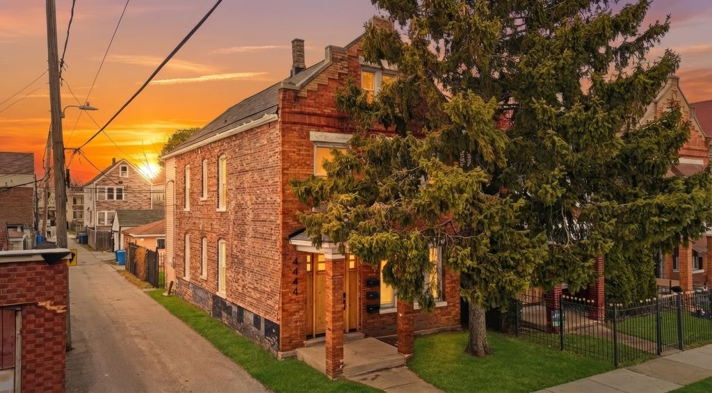 4444 S Campbell Avenue, Chicago, IL 60632