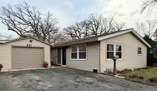 827 Monroe Avenue, Carpentersville, IL 60110