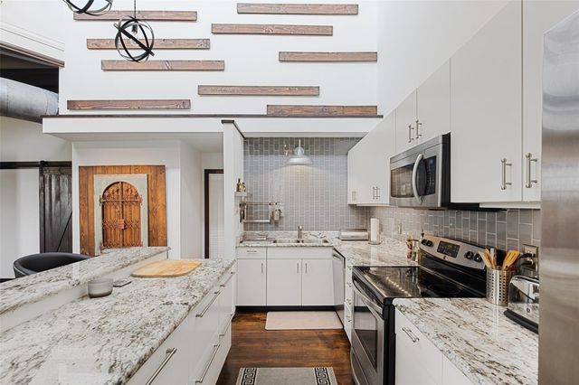 2220 S Harwood Street 206, Dallas, TX 75215