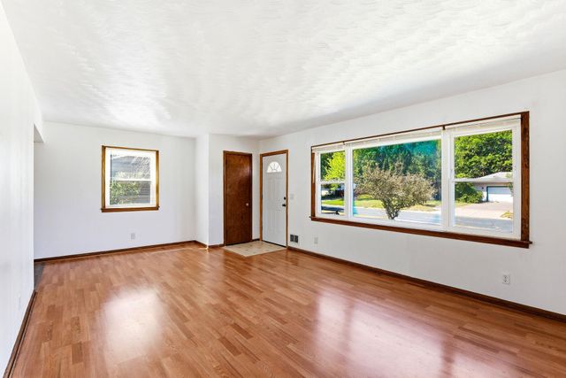 6936 Newton Avenue N, Brooklyn Center, MN 55430
