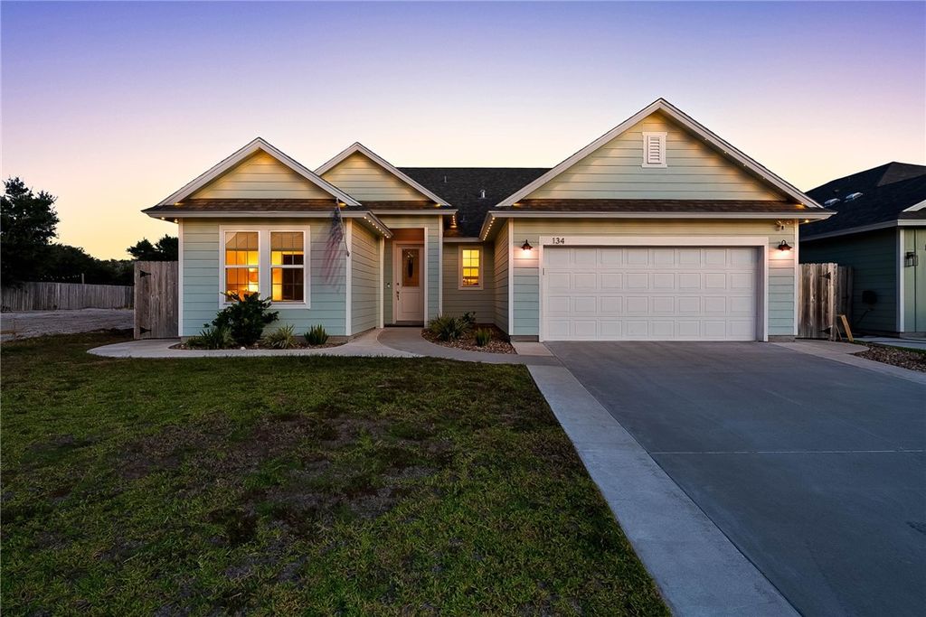 134 Broad Oak Dr, Rockport, TX 78382 — exterior