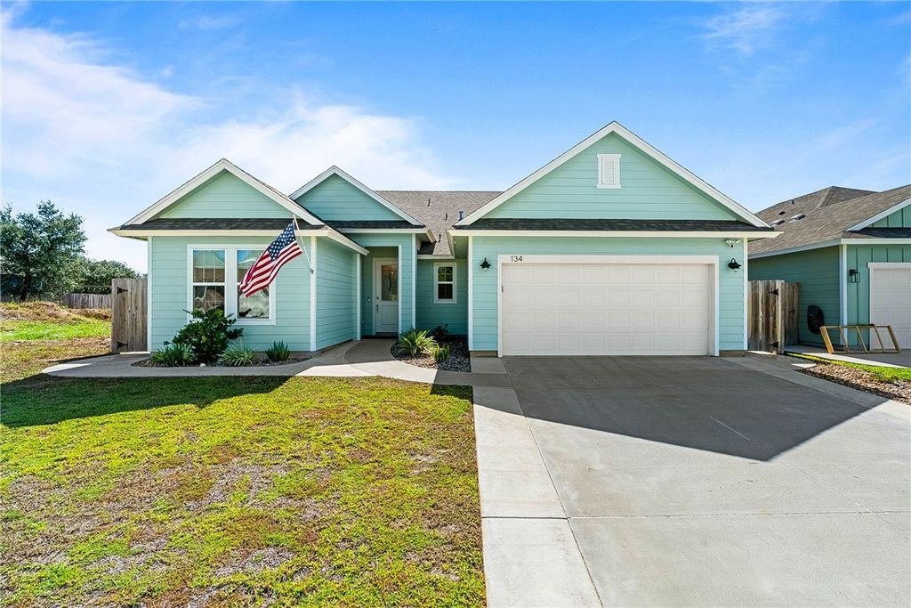 134 Broad Oak Dr, Rockport, TX 78382 — photo 2