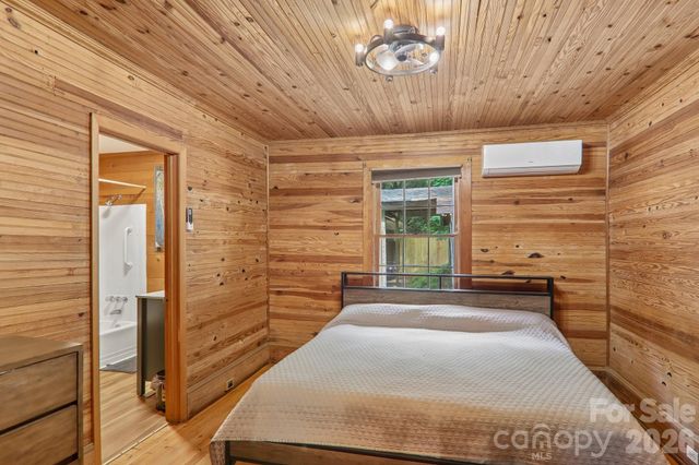 61 Bo Diddly Lane, Cedar Mountain, NC 28718