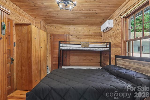 61 Bo Diddly Lane, Cedar Mountain, NC 28718