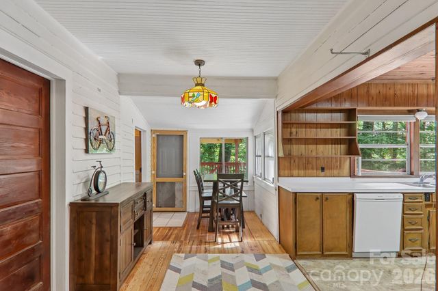61 Bo Diddly Lane, Cedar Mountain, NC 28718