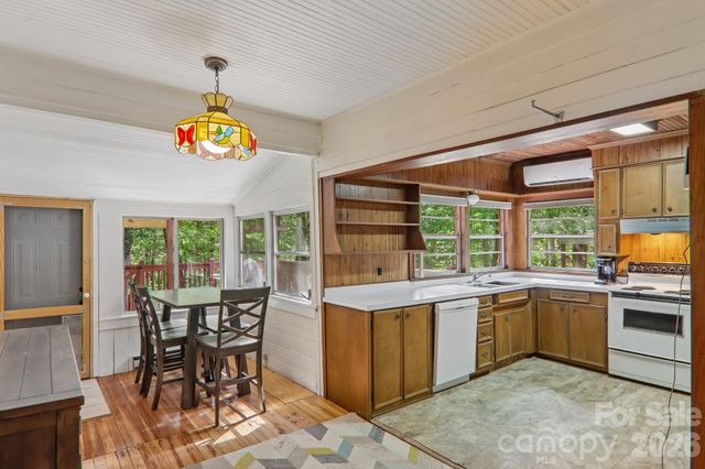 61 Bo Diddly Lane, Cedar Mountain, NC 28718