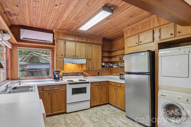 61 Bo Diddly Lane, Cedar Mountain, NC 28718