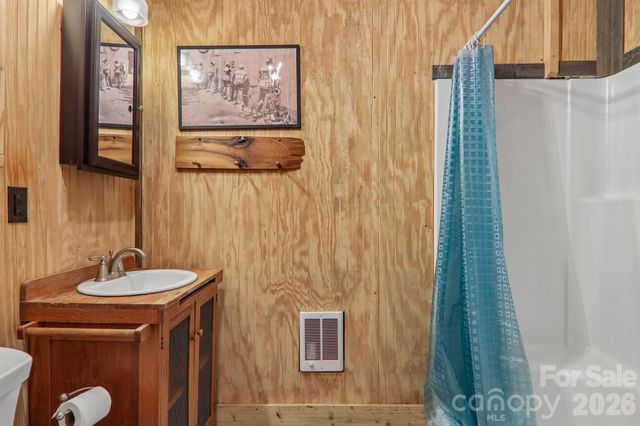 61 Bo Diddly Lane, Cedar Mountain, NC 28718