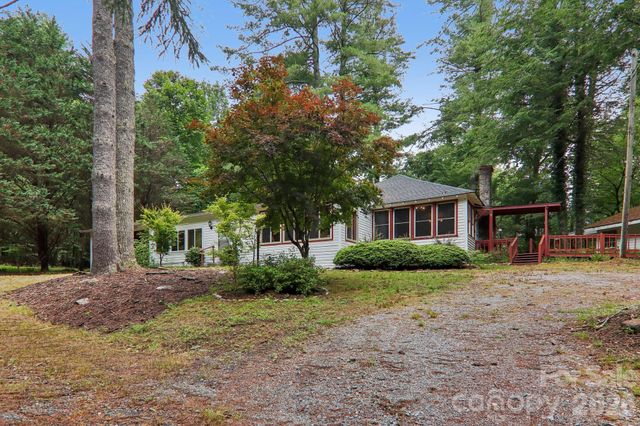 61 Bo Diddly Lane, Cedar Mountain, NC 28718