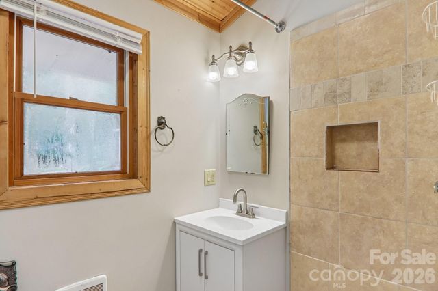 61 Bo Diddly Lane, Cedar Mountain, NC 28718