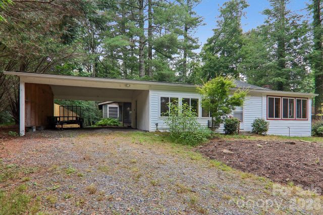 61 Bo Diddly Lane, Cedar Mountain, NC 28718