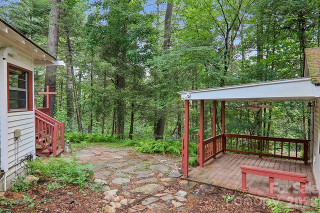 61 Bo Diddly Lane, Cedar Mountain, NC 28718