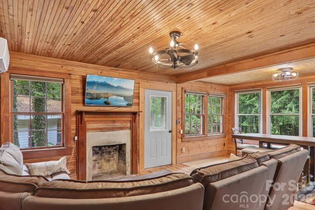 61 Bo Diddly Lane, Cedar Mountain, NC 28718