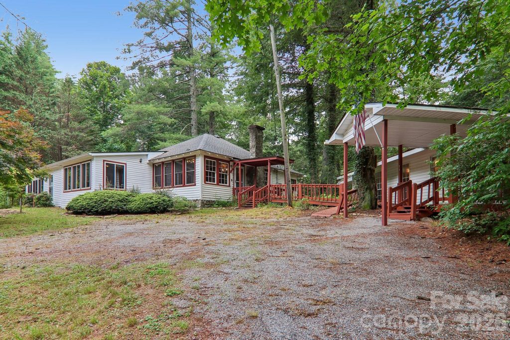 61 Bo Diddly Lane, Cedar Mountain, NC 28718