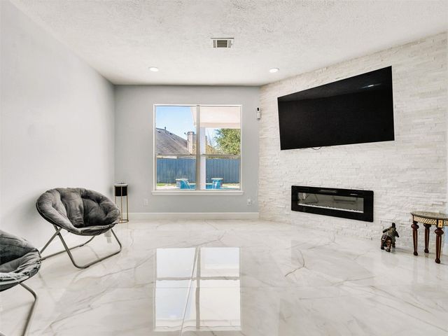 11902 Hueco Tanks Drive, Sugar Land, TX 77498