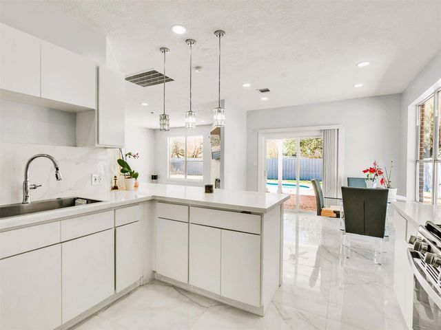 11902 Hueco Tanks Drive, Sugar Land, TX 77498