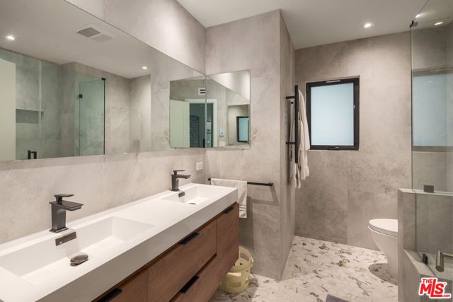 391 N Saltair Avenue, Los Angeles, CA 90049