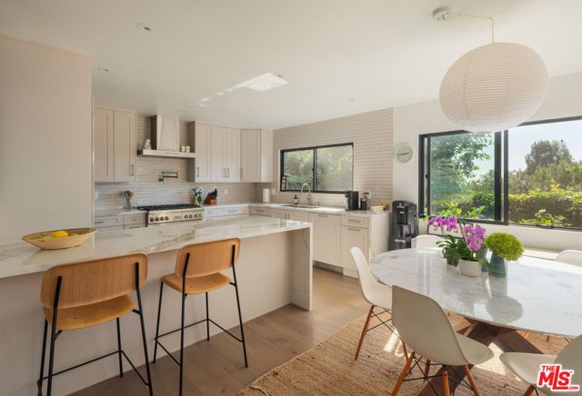 391 N Saltair Avenue, Los Angeles, CA 90049