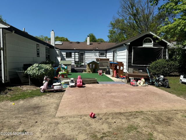 500 Freehold Street, Oakhurst, NJ 07755