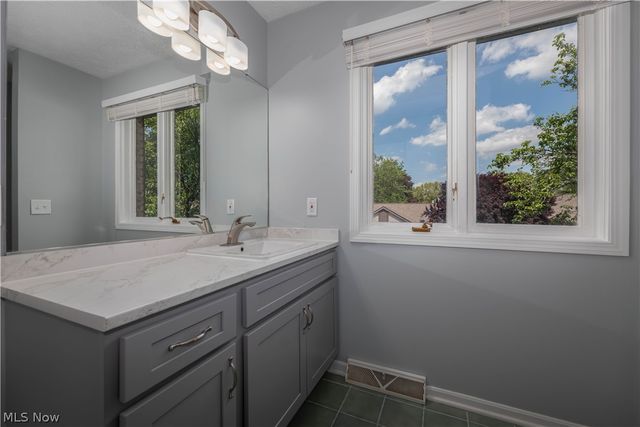 4920 Pond Drive NW, North Canton, OH 44720