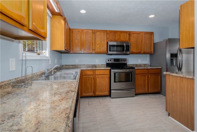 4920 Pond Drive NW, North Canton, OH 44720