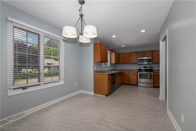 4920 Pond Drive NW, North Canton, OH 44720