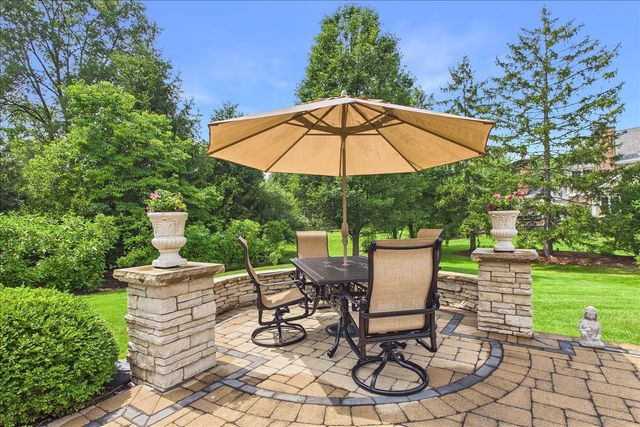 120 W Blackthorn Lane, Lake Forest, IL 60045