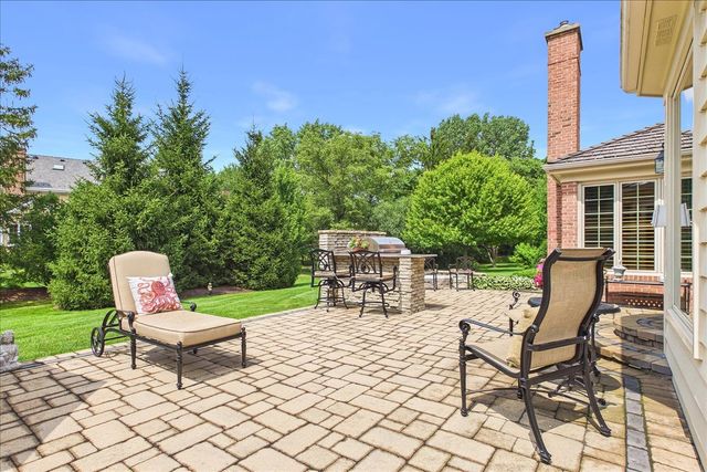 120 W Blackthorn Lane, Lake Forest, IL 60045