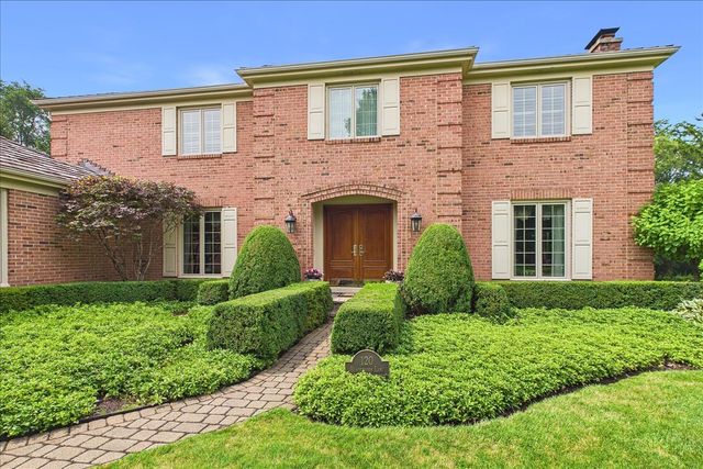 120 W Blackthorn Lane, Lake Forest, IL 60045