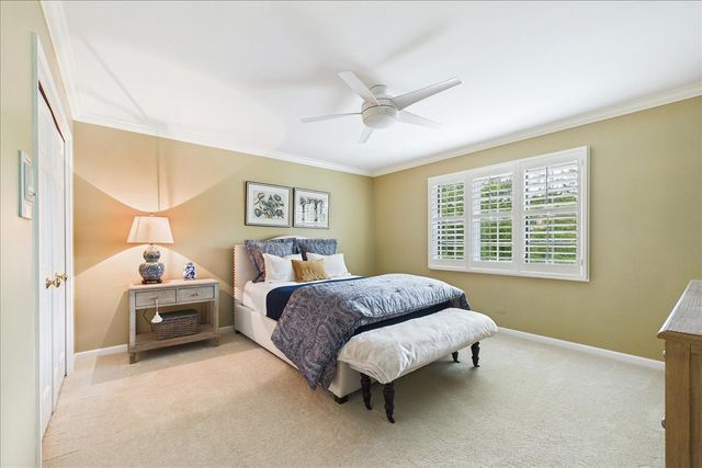 120 W Blackthorn Lane, Lake Forest, IL 60045