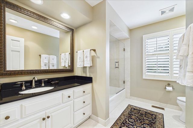 120 W Blackthorn Lane, Lake Forest, IL 60045
