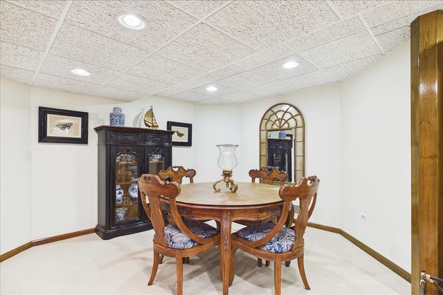 120 W Blackthorn Lane, Lake Forest, IL 60045