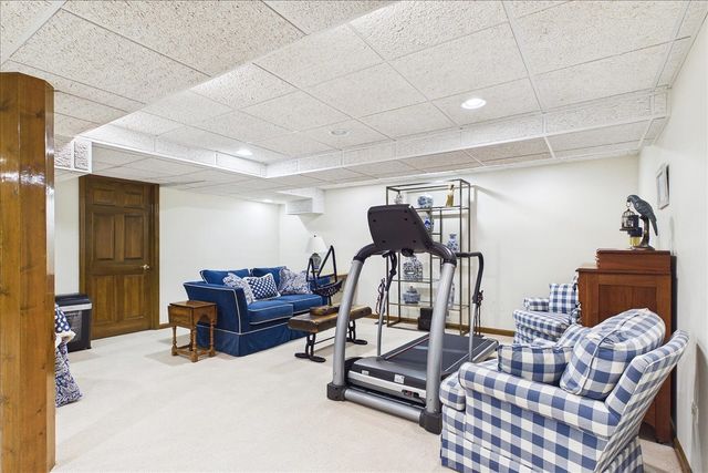 120 W Blackthorn Lane, Lake Forest, IL 60045