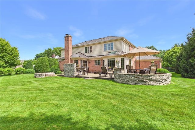 120 W Blackthorn Lane, Lake Forest, IL 60045